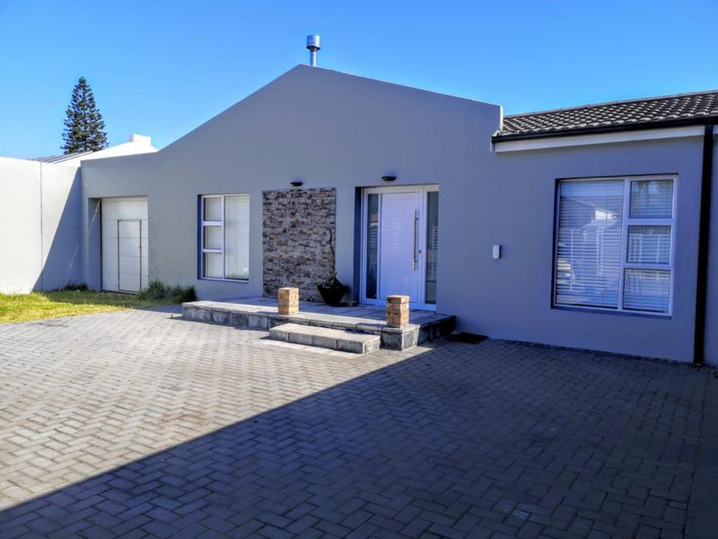To Let 4 Bedroom Property for Rent in Edgemead Western Cape